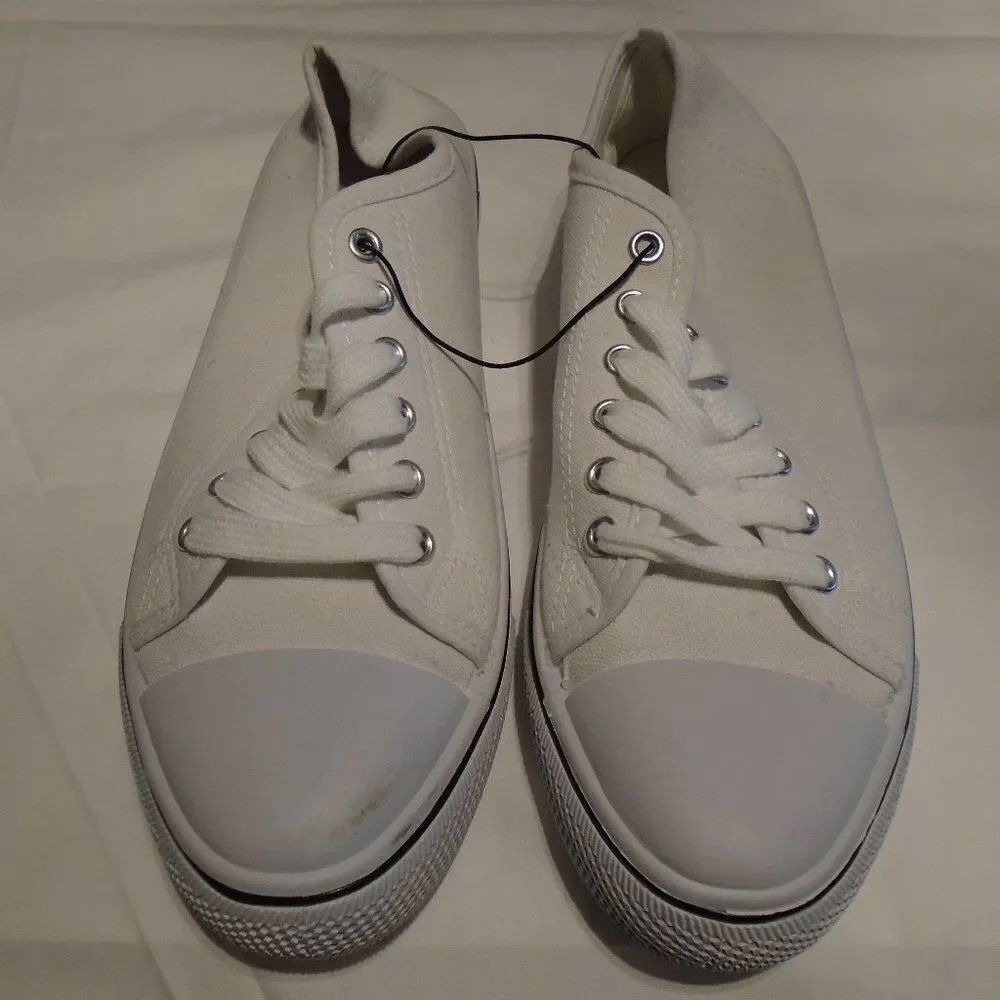 BRAND NEW CHARLOTTE RUSSE ROUND TOE SLIP-ON SNEAKER - Picture 2 of 15